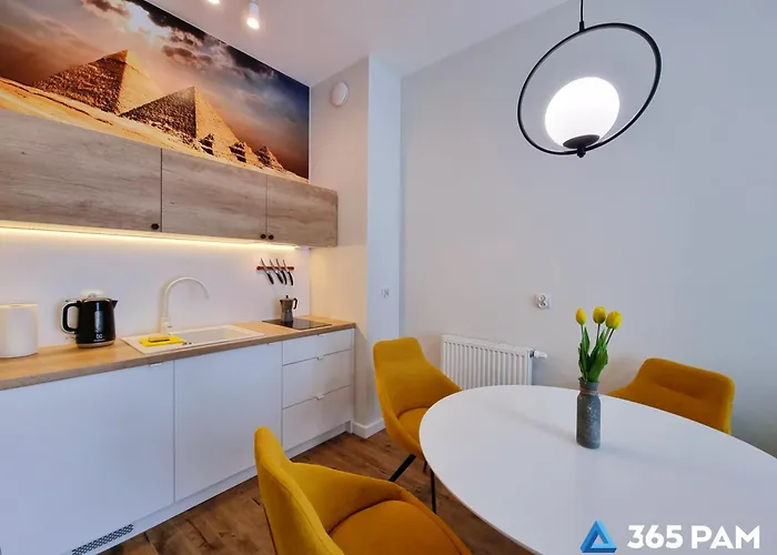 365pam - Faraon 21 * Устроне-Морске